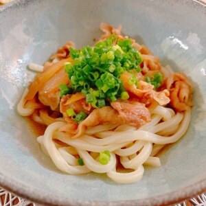 肉うどん、甘辛い肉が美味しい